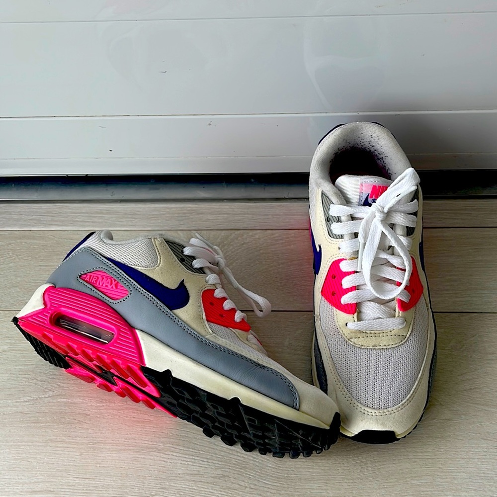 NIKE Air Max Women’s 6